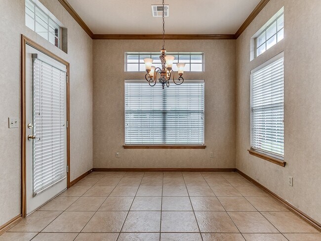 Building Photo - Stunning Open-Concept Home with Luxury Primary Suite & Outdoor Living
