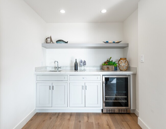 Building Photo - 828 S Bedford St