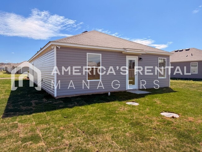 Building Photo - Sign a 13-month lease by 3/31/2026 to receive a $500 Gift Card! New Construction Home for Rent in...