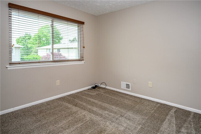 Building Photo - 808 Eastbrooke Ln