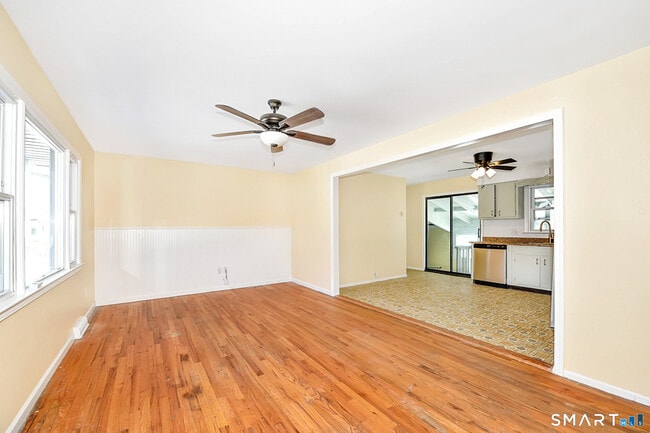 Building Photo - 90 Mary Ellen Dr