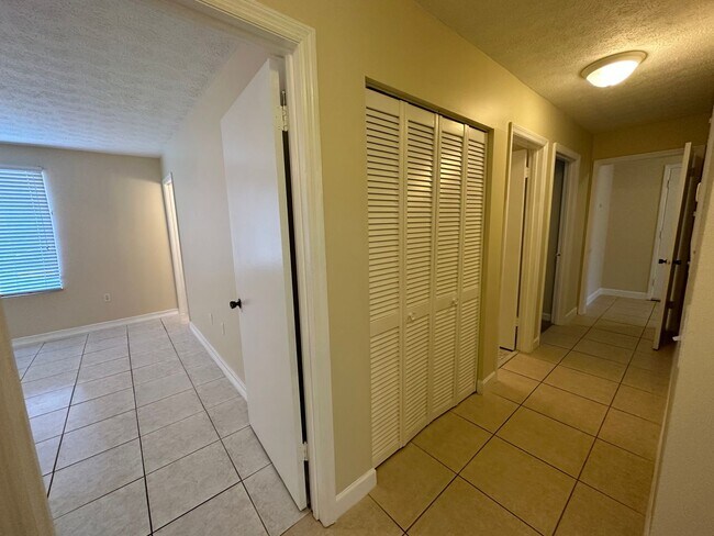 Building Photo - Spacious 3Bed/2Bath Condo in Colonial Point!