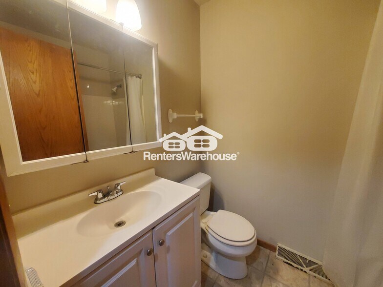 Building Photo - 6980 N 41st St