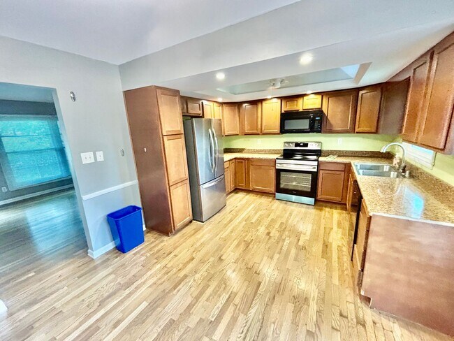 Building Photo - 3448 Dixiana Dr