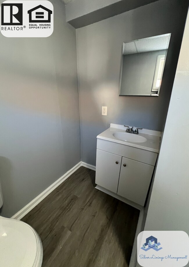 Building Photo - 23 Sigel St