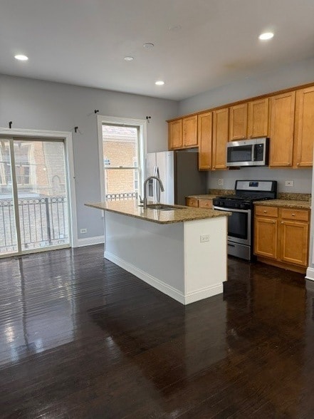 Building Photo - 2014 N Narragansett Ave
