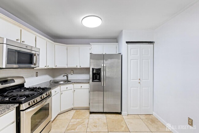 Building Photo - 454 Northam Dr
