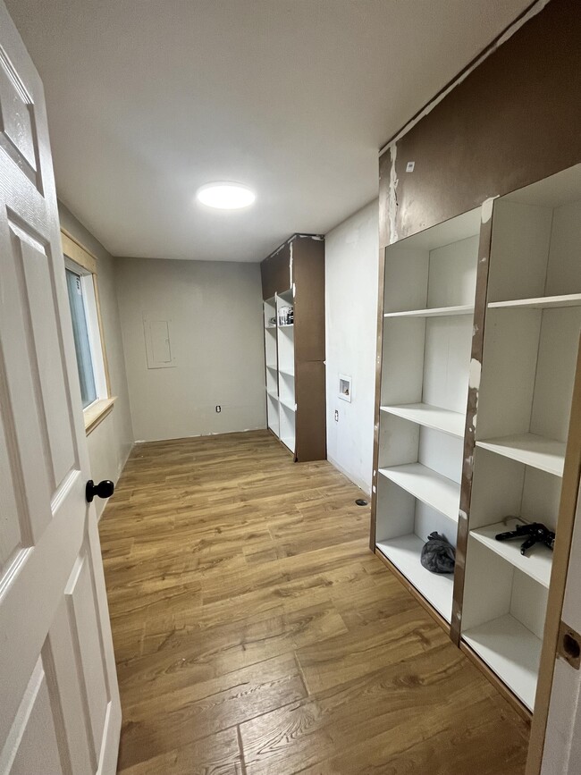 Building Photo - 1240 N 2nd E