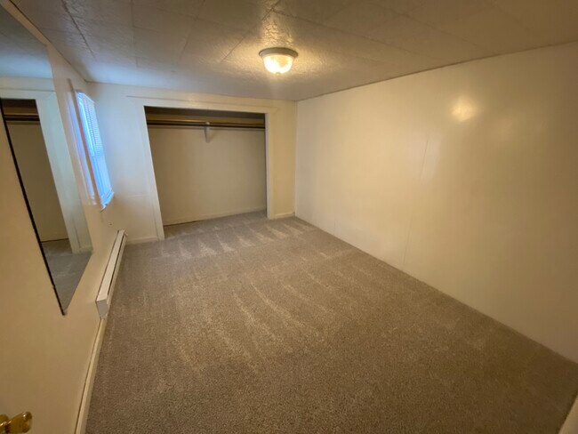 Building Photo - 118 7th St