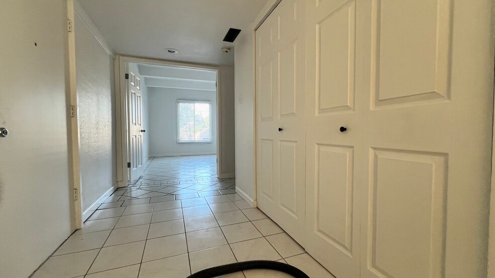 Entry - 9725 E Harvard Ave