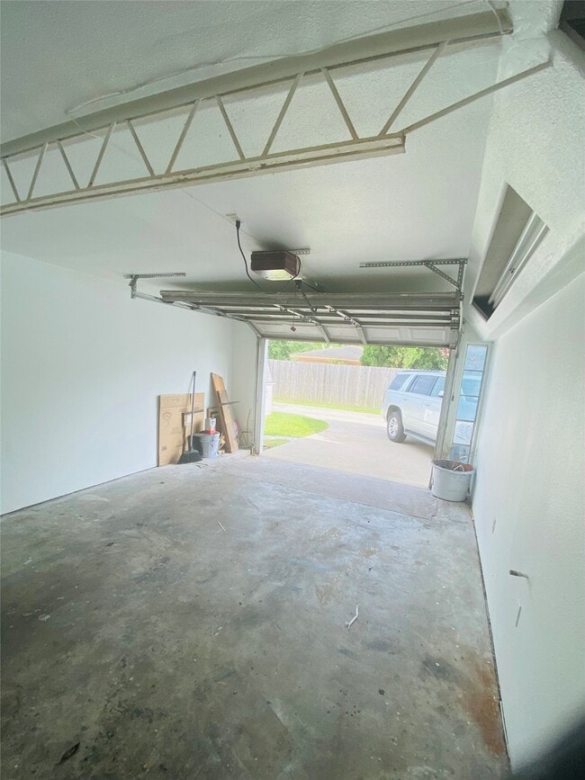 Building Photo - 14319 Henry Rd