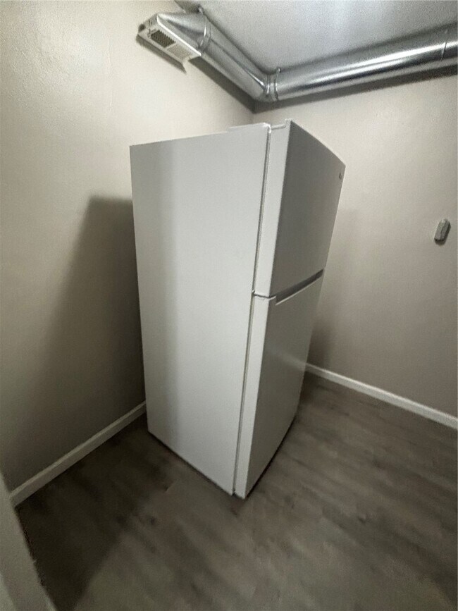 Building Photo - 4025 Hydraulic Ave