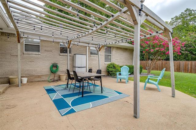 Building Photo - 10008 San Lorenzo Dr