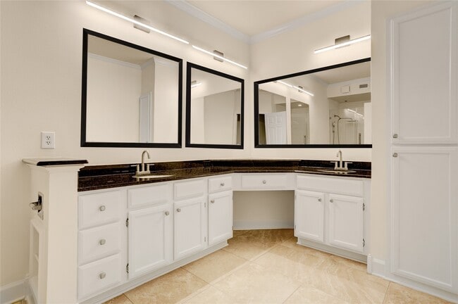 Building Photo - 2111 Welch St