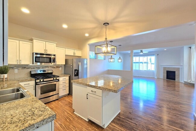 Building Photo - 4 Bedroom Home Available Now in Lake Stevens!