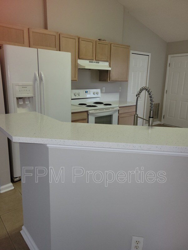 Building Photo - 570 Manship Dr