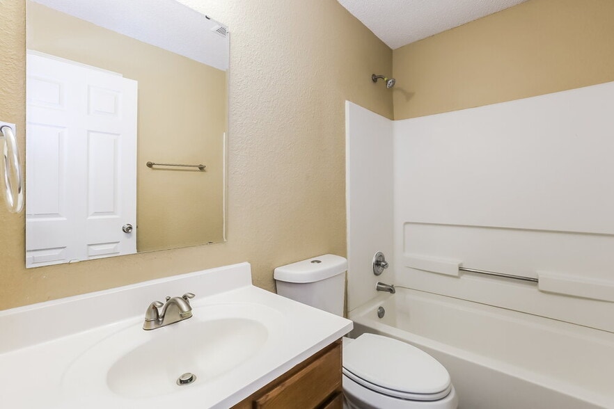 Building Photo - 5959 Redcliff S Ln