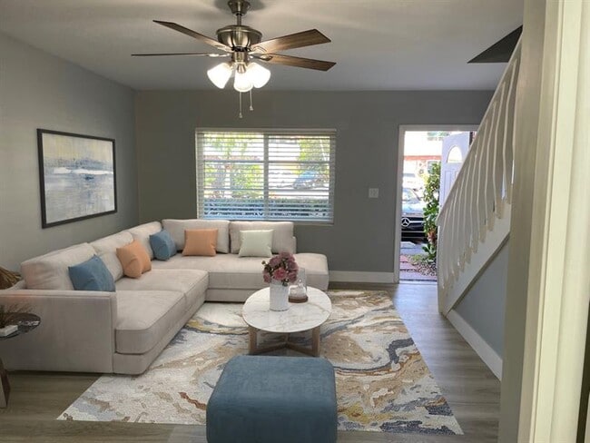 Building Photo - 156 NE 20th Ct