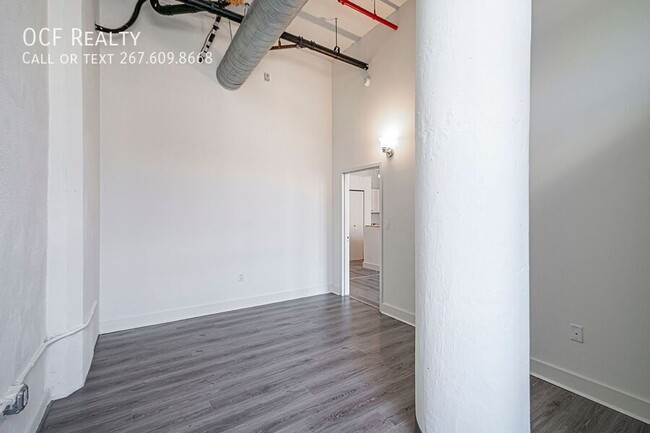 Building Photo - Beautiful Renovated Northern Liberties Loft