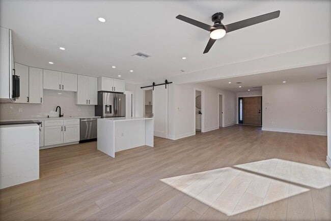 Building Photo - 470 Leger Dr