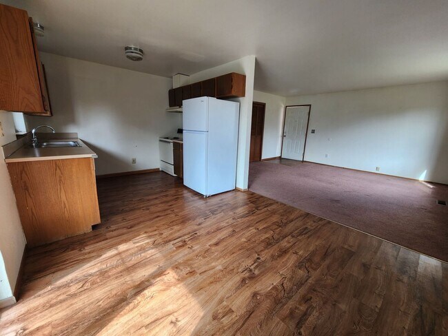 Building Photo - Pre-Lease - 3bed/1bath