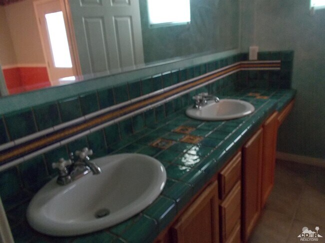 Building Photo - 9641 Vista Del Valle