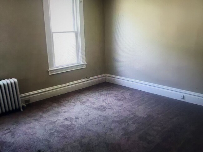Building Photo - Charming two Bedroom in Sharpsburg - Conve...