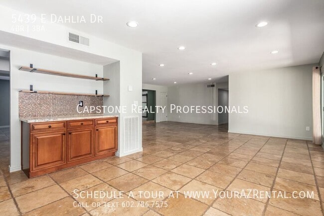 Building Photo - 5439 E Dahlia Dr