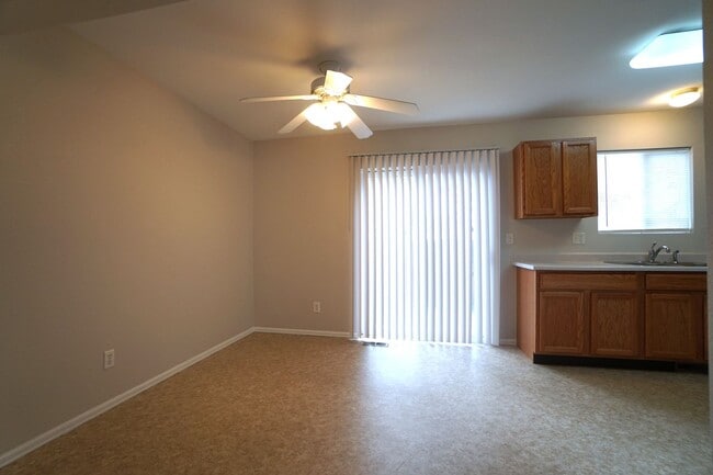 Building Photo - 472 Kitfield View