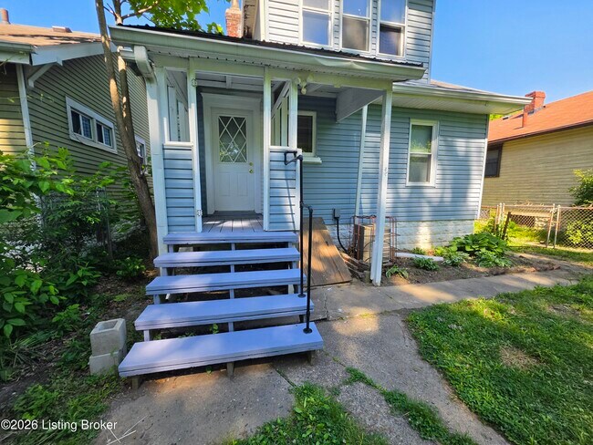 Building Photo - 321 S 39th St
