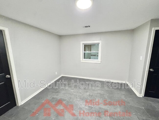 Building Photo - 1811 Castalia St