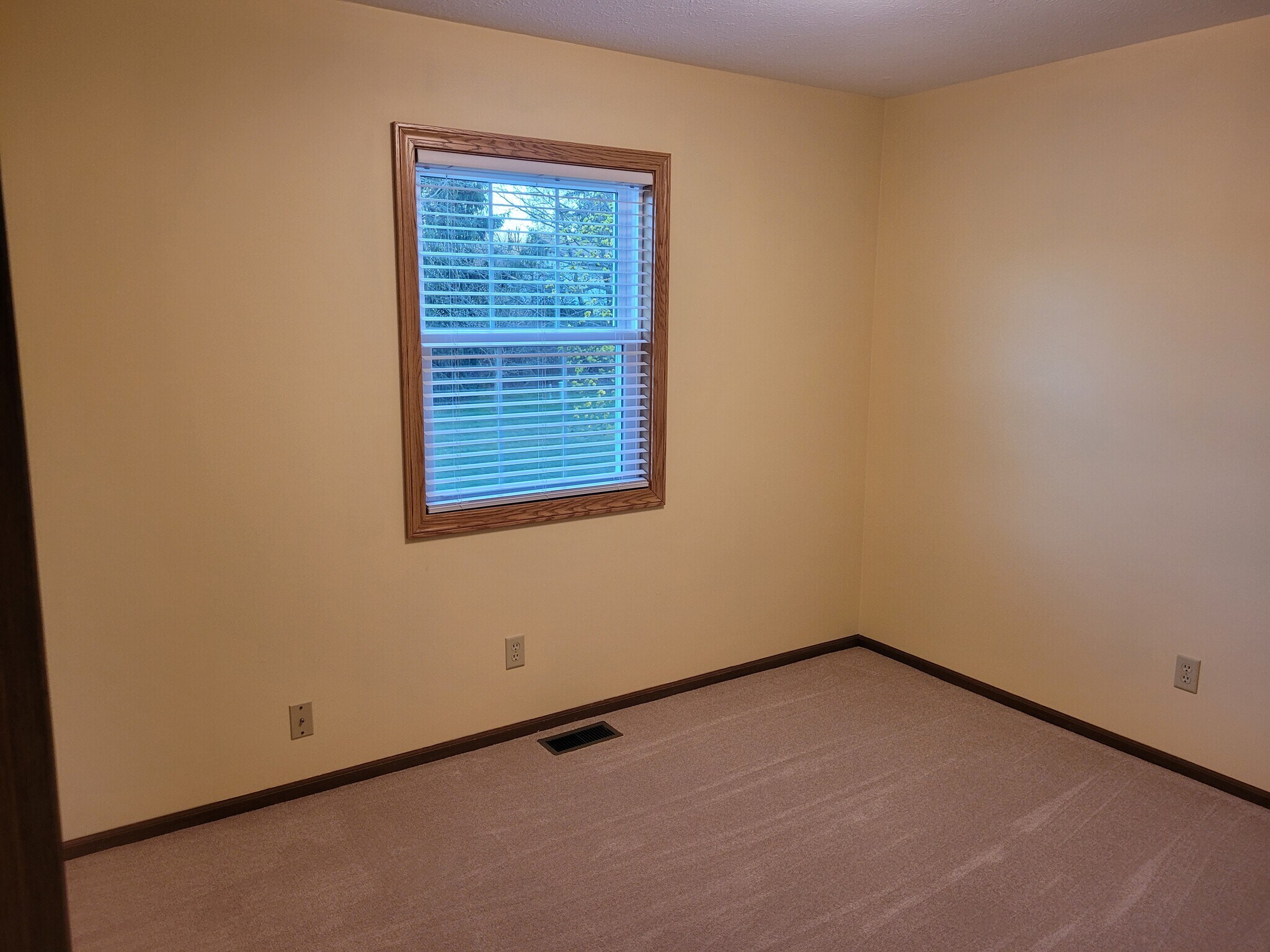 Back Bedroom - 890 Postiy St NW
