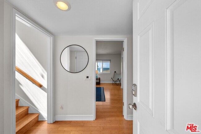 Building Photo - 120 7th St