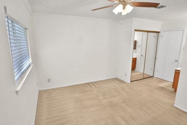 Building Photo - 12210 Apricot Dr
