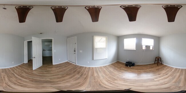 Building Photo - 111 Zuehl