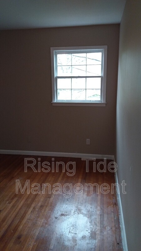 Building Photo - 628 16th Ave NW