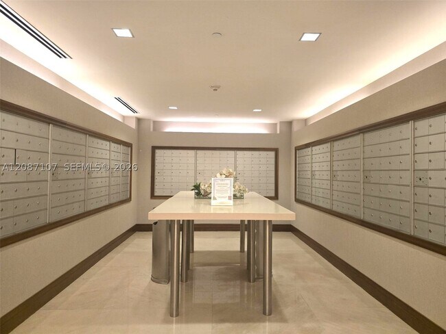 Building Photo - 1060 Brickell Ave
