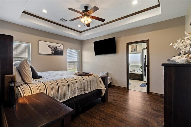 Building Photo - 8398 SW Sun Valley Dr