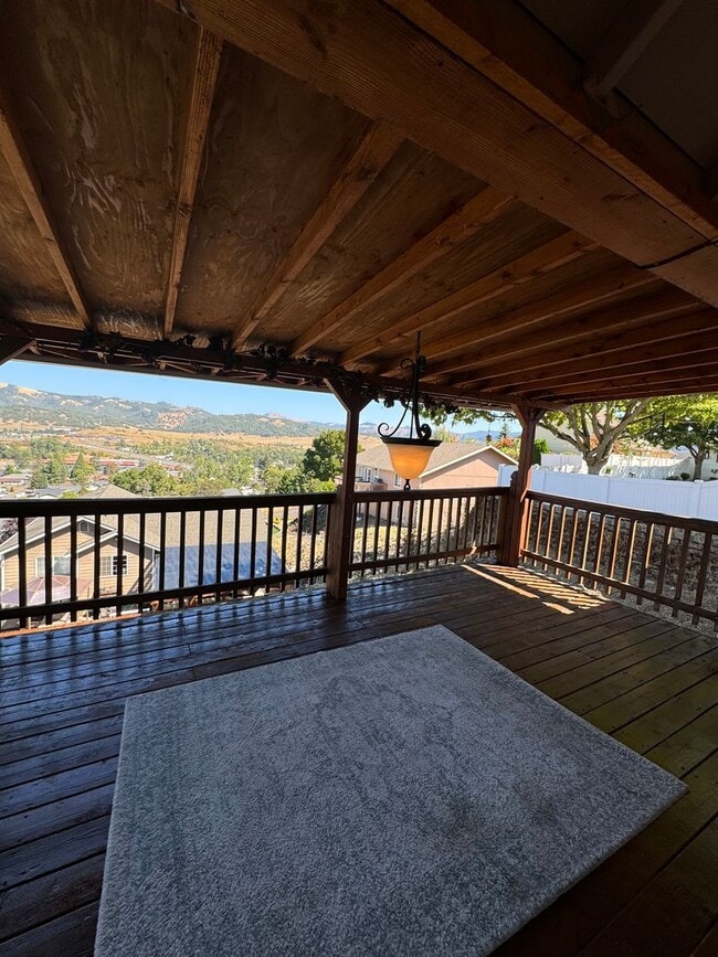 Building Photo - Green area 3 bedroom 2 bath with bonus roo...