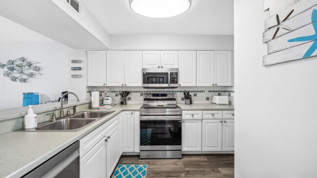 Building Photo - 7205 Thomas Dr