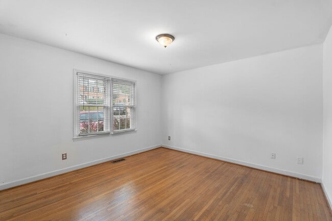 Building Photo - 918 McAlway Rd