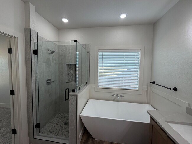 Building Photo - 1216 N 6th St