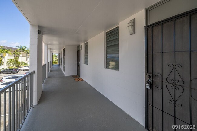 Building Photo - $2,900/mo | 2BR | 1BA | 620 sq. ft. | Move...