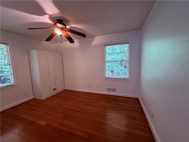 Building Photo - 6651 Castleton Dr NW