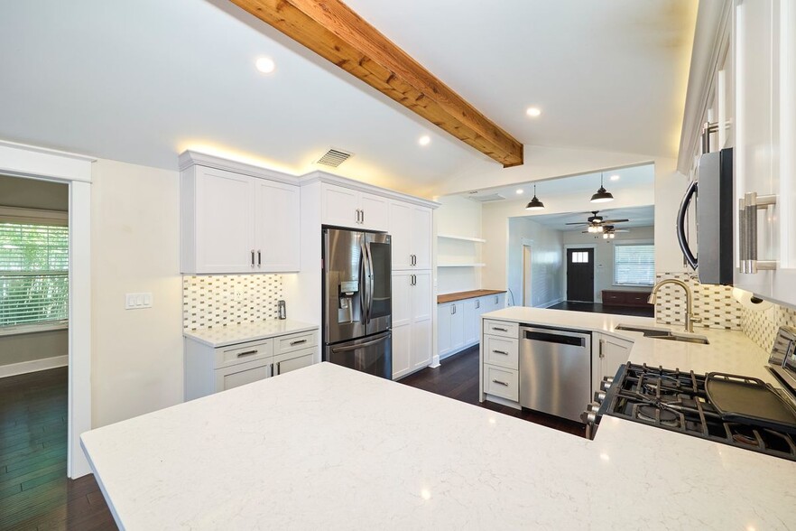 Building Photo - 6008 N Highland Ave