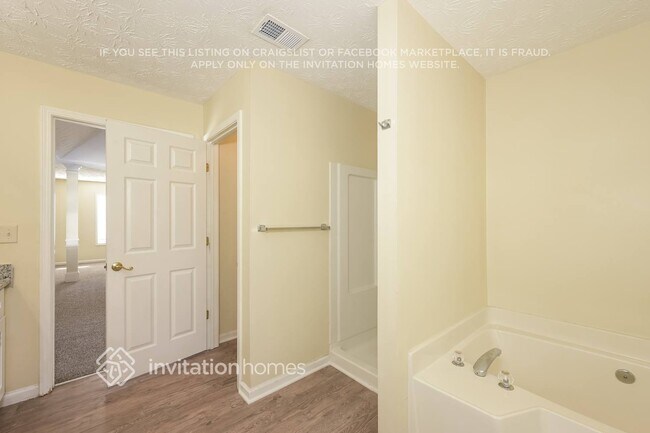 Building Photo - 6521 Carriage Ln