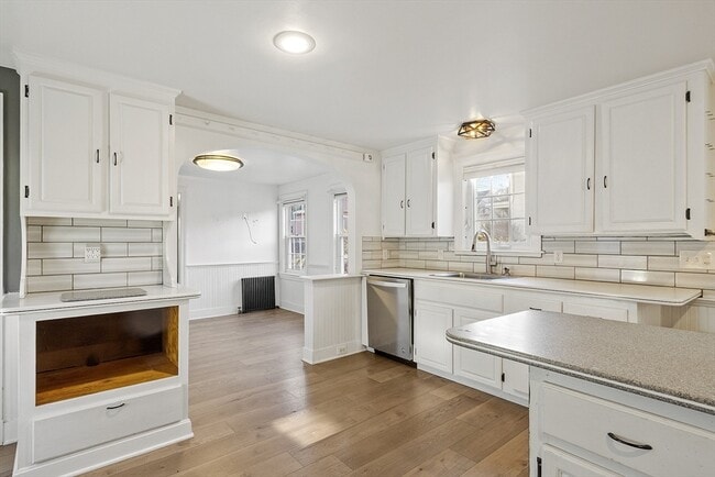 Building Photo - 14 Bacon St