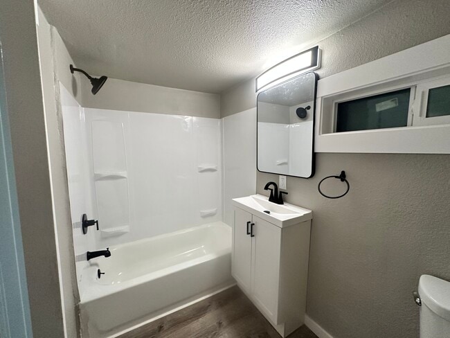 Building Photo - 320 Grant St