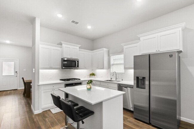 Building Photo - 1613 Wayback Dr