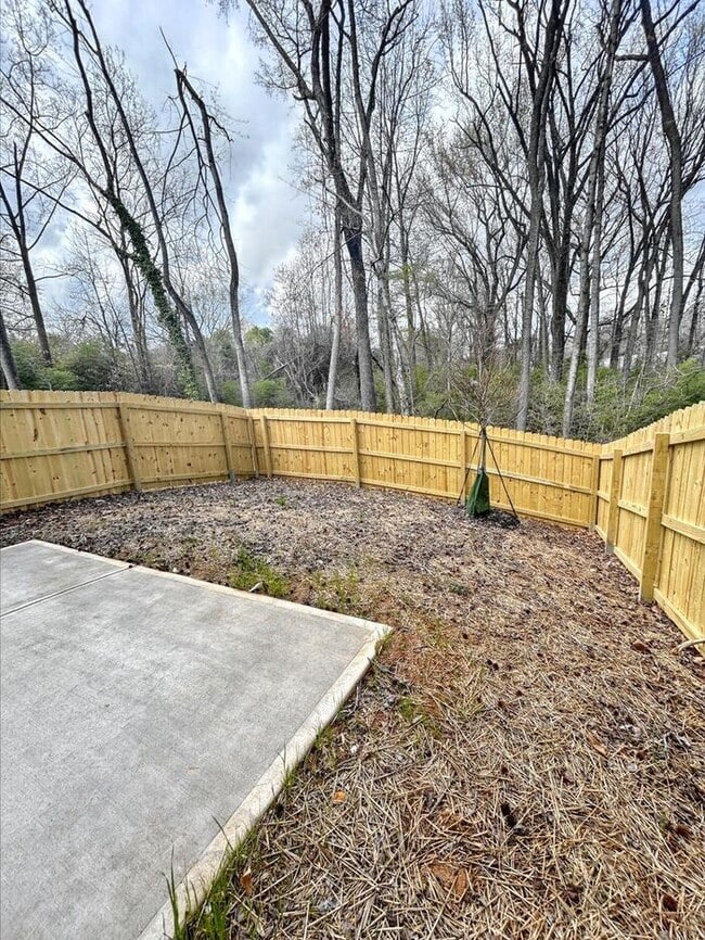 Building Photo - 2042 McDonald Dr